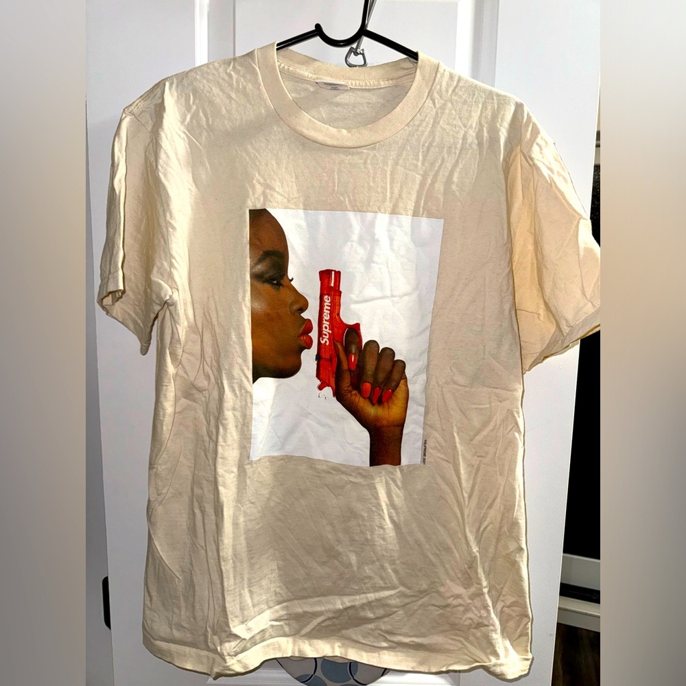 NWOT Supreme Gun Tee M
